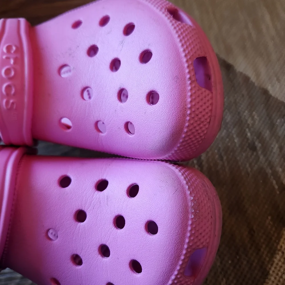 CROCS bright pink